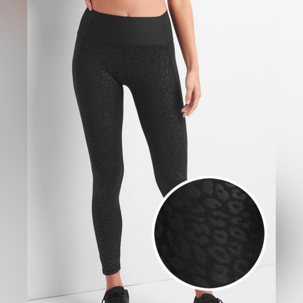 Gapfit
73% POLYESTER, 27% SPANDEX
Leopard